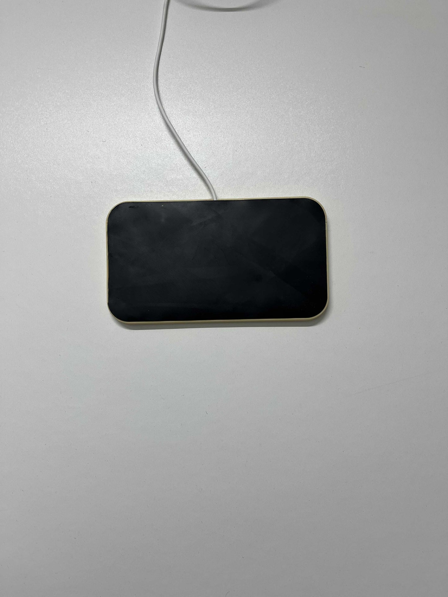 Support minimaliste avec wireless charging