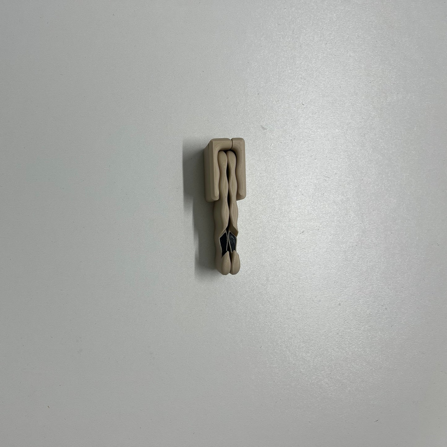 Holdy – Fidget toy aimanté et support de téléphone 2-en-1