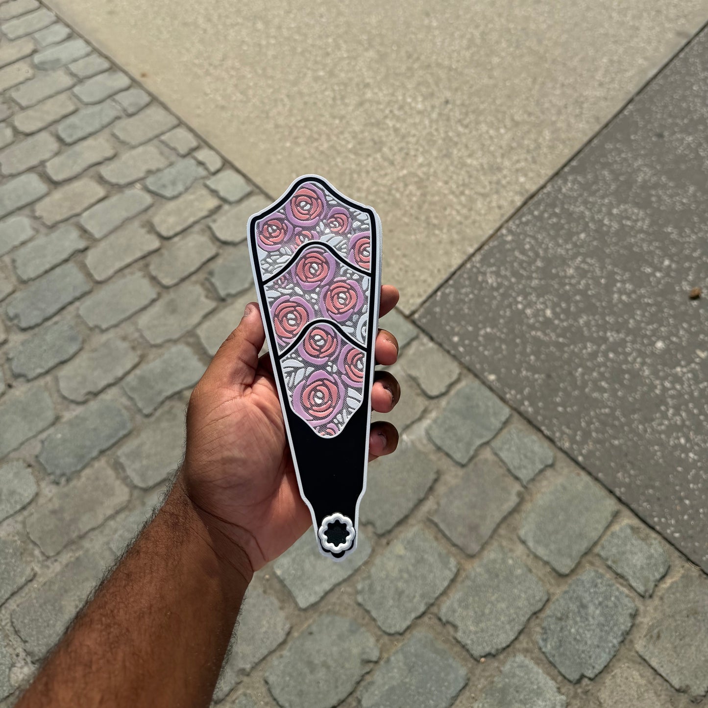Éventail UV en dentelle